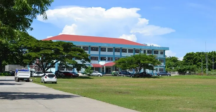 university-of-northwestern-philippines-college-building